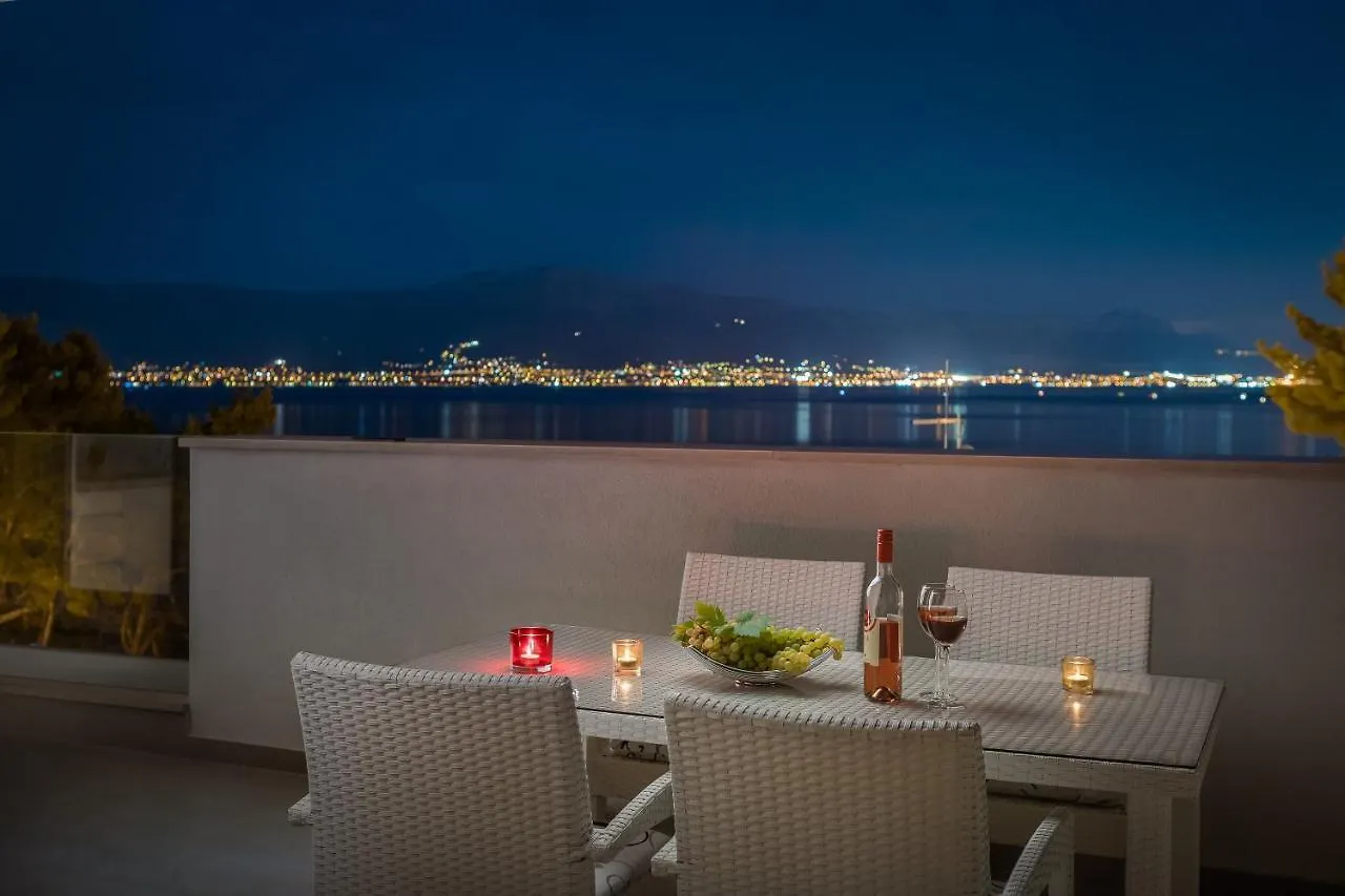 Apartments Alba Slatine Kroatien