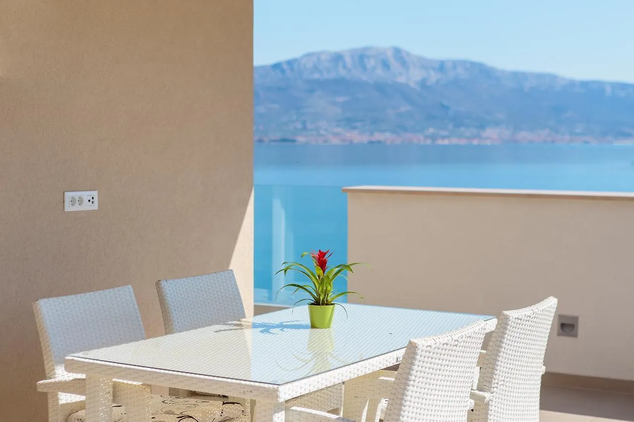 Apartments Alba Slatine Kroatien
