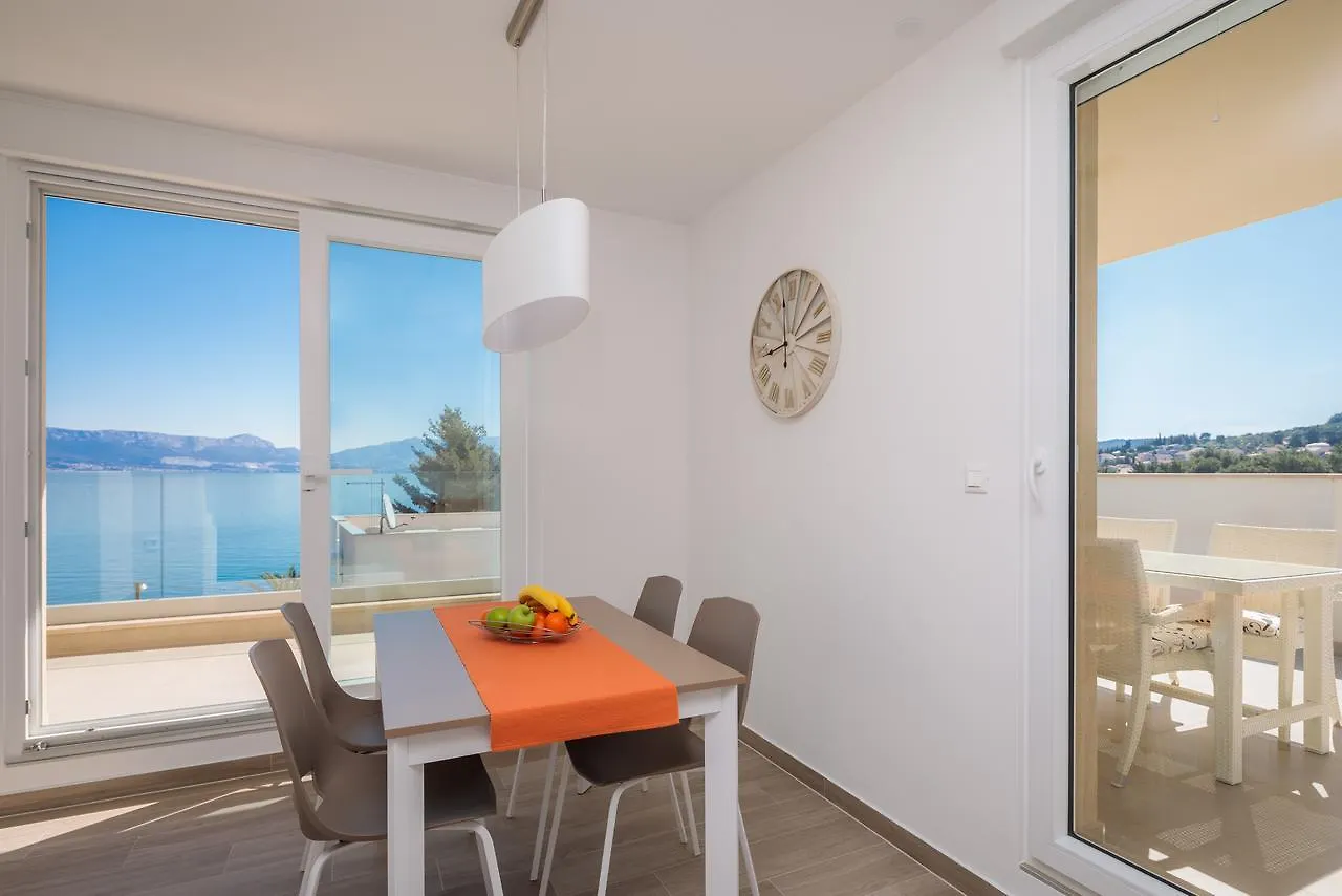 Apartments Alba Slatine 0*,