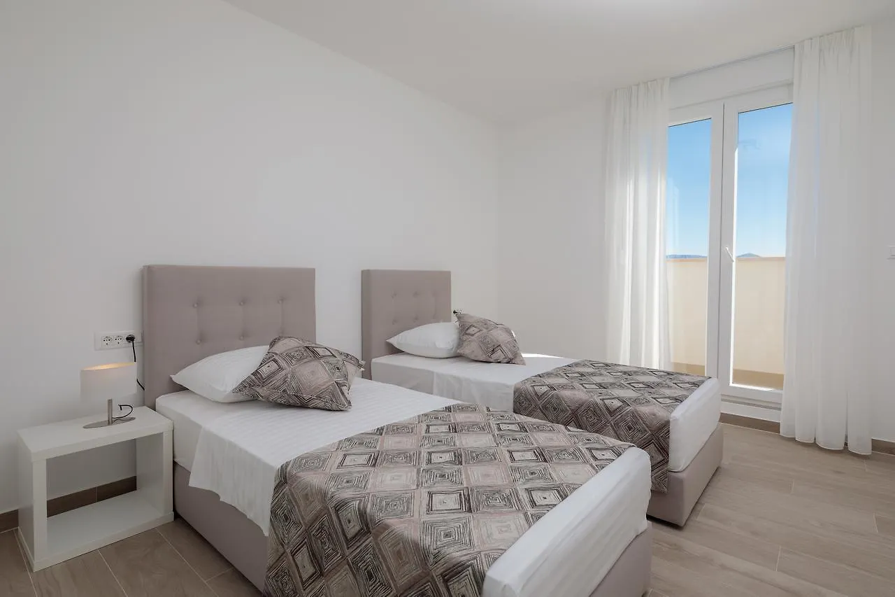 Apartments Alba Slatine Kroatien