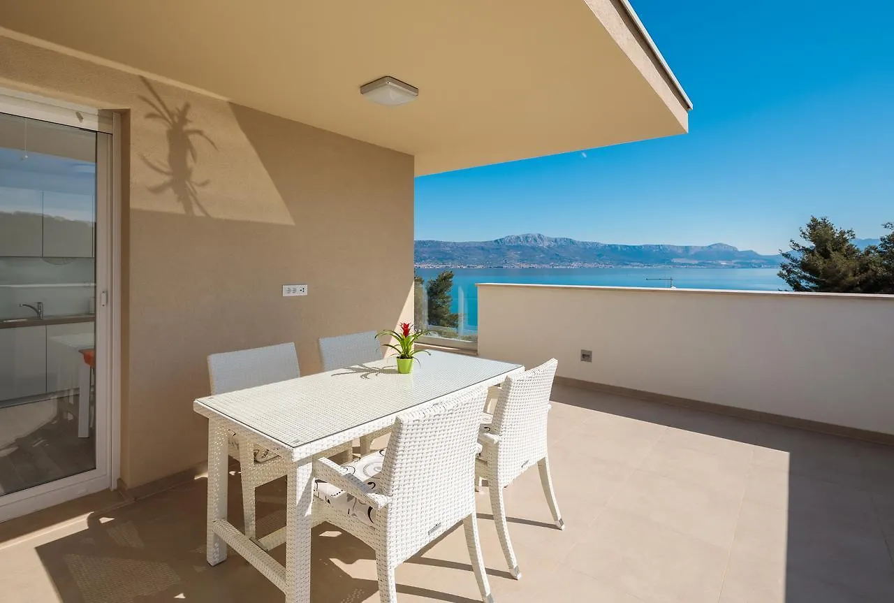 Apartments Alba Slatine Kroatien